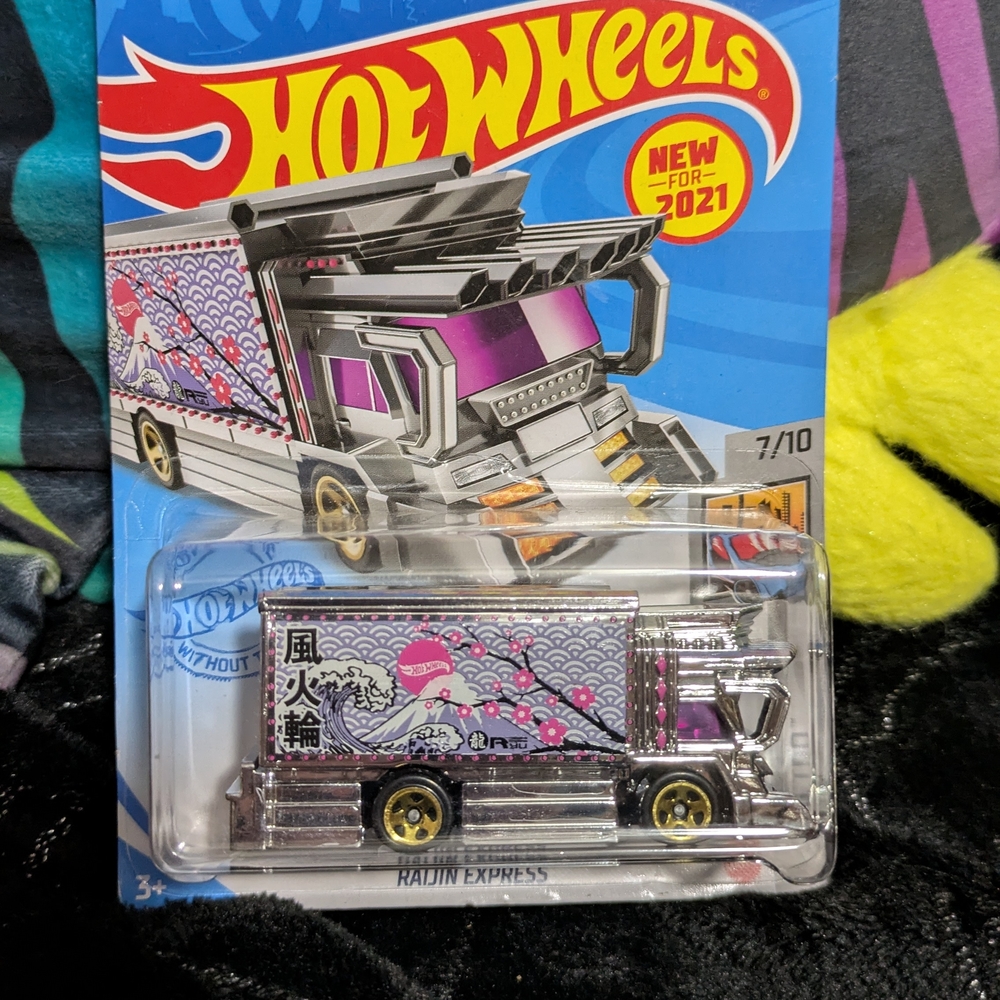 Hot Wheels Raijin Express Silver and Purple Toy Truck